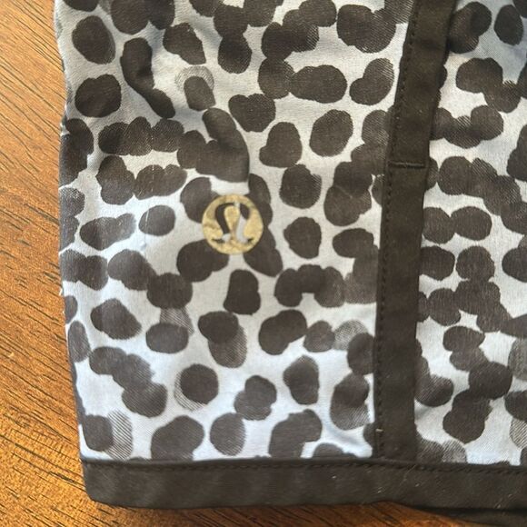 Women's Black and Gray Leopard Print Shorts 12 (3975) - Picture 4 of 4